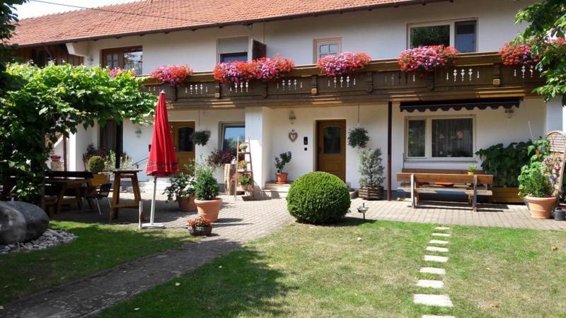 Pension Zum Krug, Messe Muenchen Hergolding エクステリア 写真