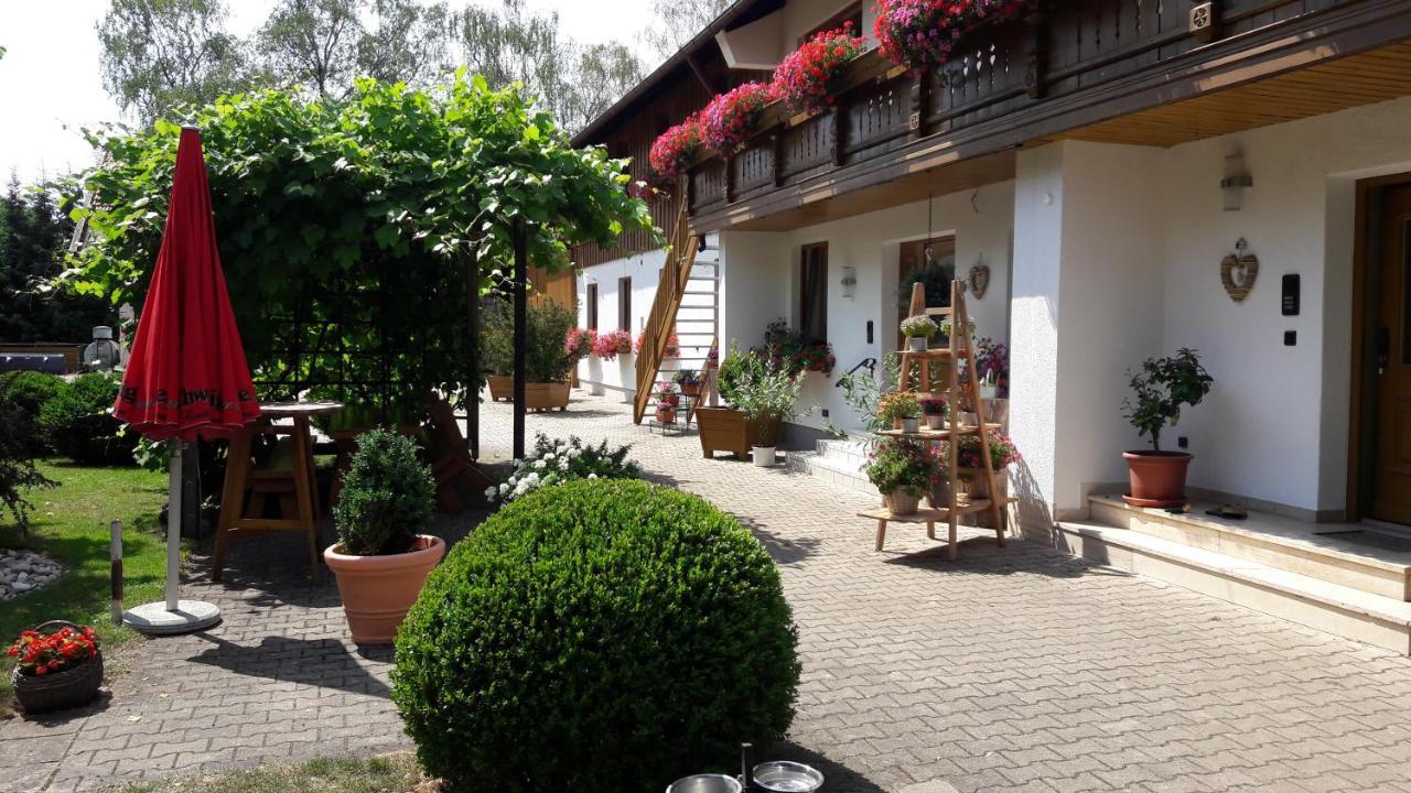 Pension Zum Krug, Messe Muenchen Hergolding エクステリア 写真