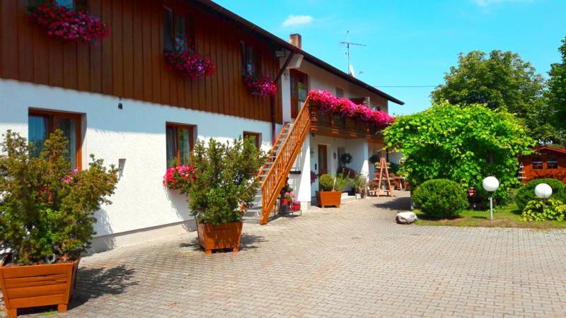 Pension Zum Krug, Messe Muenchen Hergolding エクステリア 写真