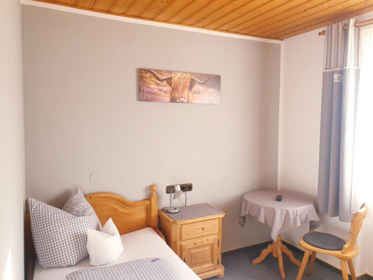Pension Zum Krug, Messe Muenchen Hergolding エクステリア 写真