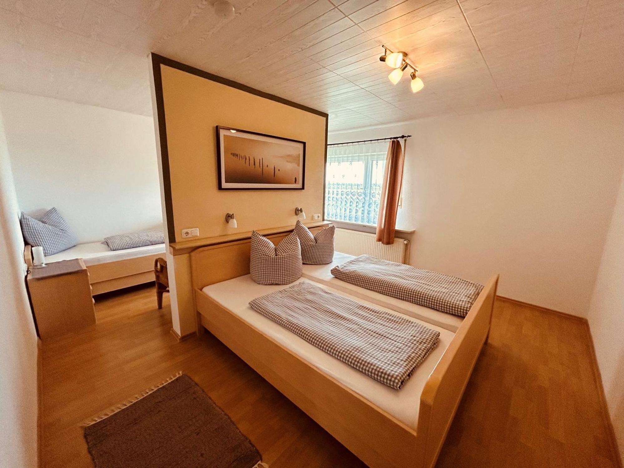 Pension Zum Krug, Messe Muenchen Hergolding 部屋 写真